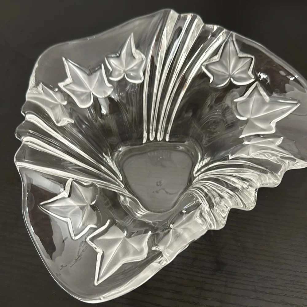 Parisian Ivy Handkerchief Frosted Leaves Vintage Bowl Mikasa